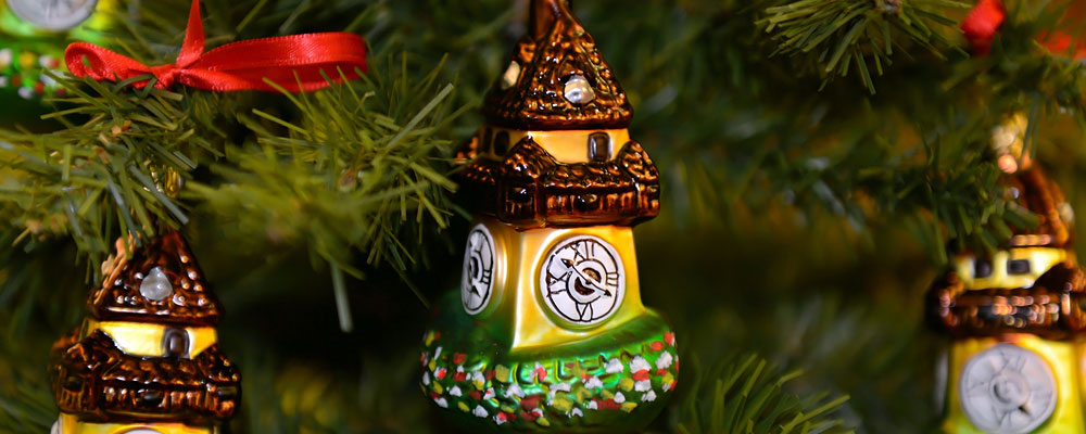 Weihnachtskugeln Kitsch und Kunst Graz