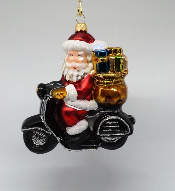 Weihnachtsmann auf Motorroller