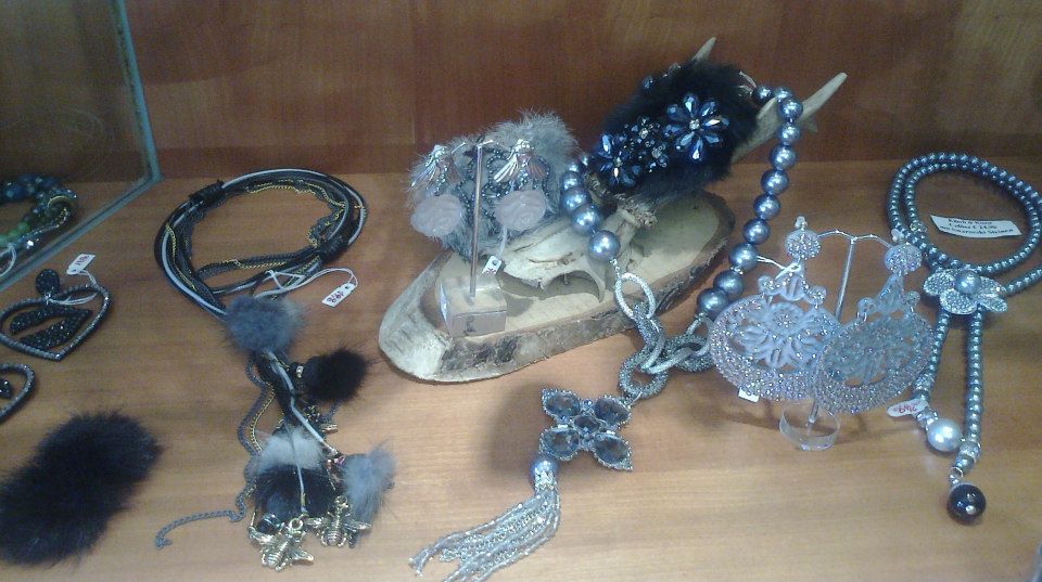 Kitsch und Kunst Schmuck im Fischerhaus